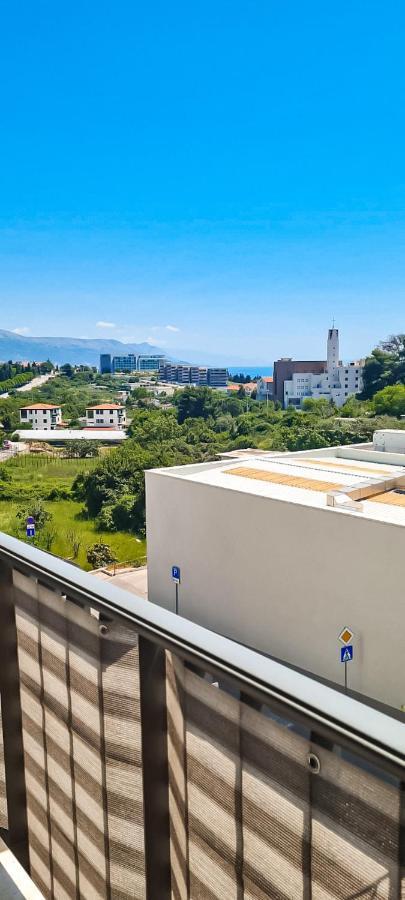 Apartment Azure *Close To The Beach สปลิท ภายนอก รูปภาพ