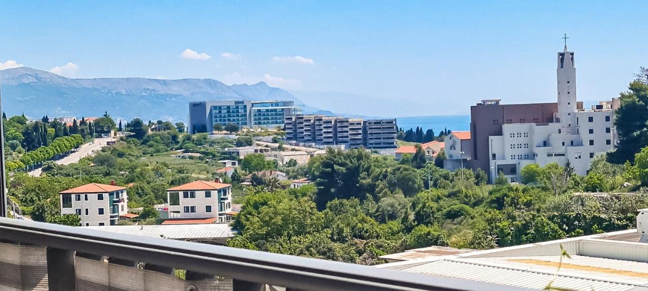 Apartment Azure *Close To The Beach สปลิท ภายนอก รูปภาพ
