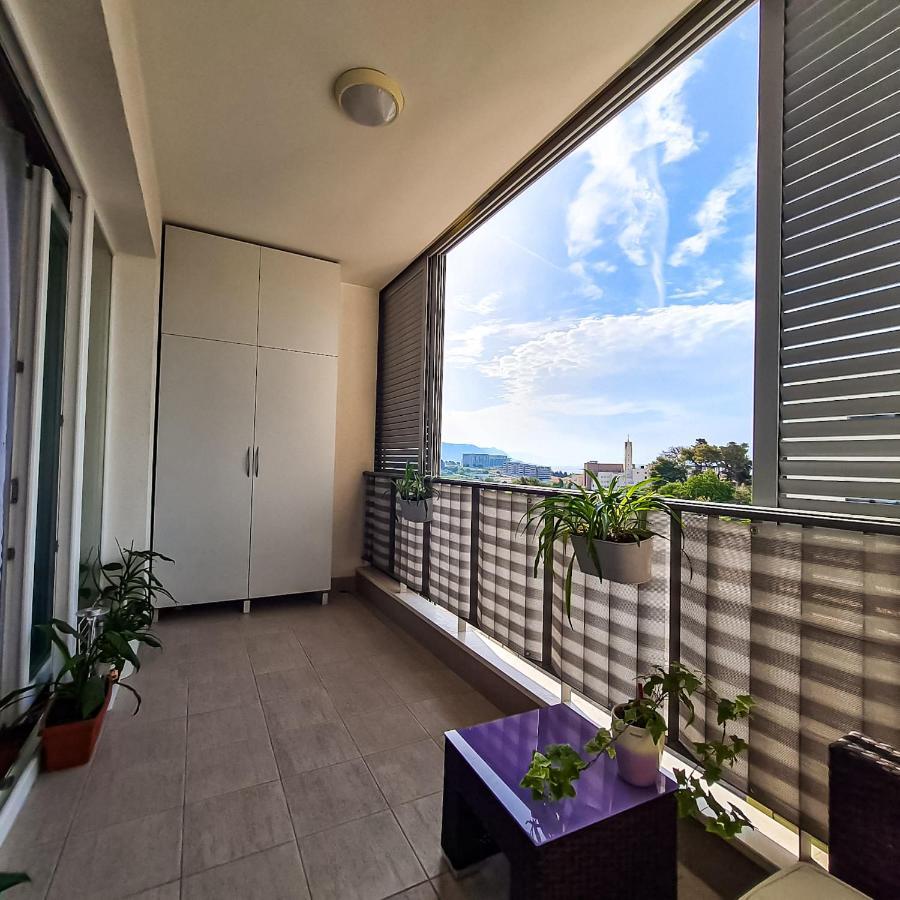 Apartment Azure *Close To The Beach สปลิท ภายนอก รูปภาพ